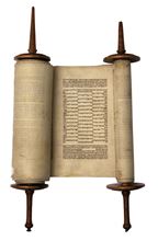 תמונה של ספר תורה עתיק בכתיבה אשכנזית קדומה, גרמניה - פולין . המאה ה - 16/17 לערך. ספר תורה קטן כ 35 ס"מ